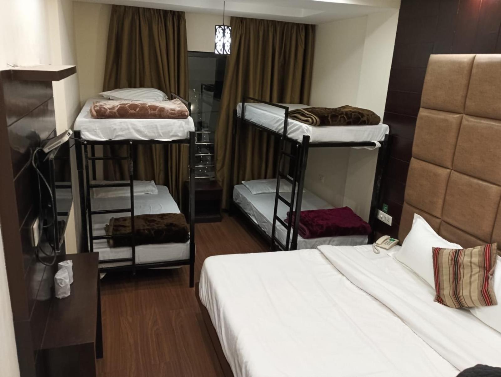 The Bunkk Inn Hotel & Restaurant Mussoorie Esterno foto