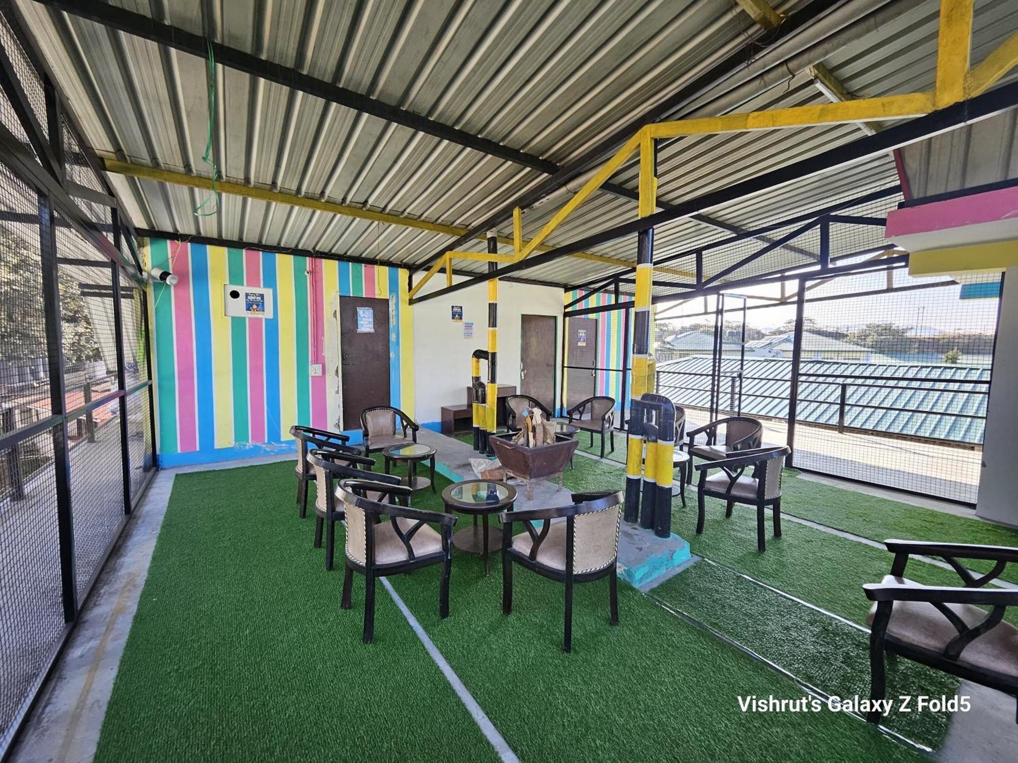 The Bunkk Inn Hotel & Restaurant Mussoorie Esterno foto