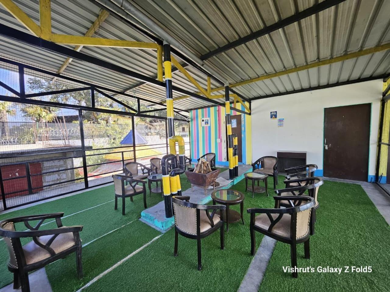 The Bunkk Inn Hotel & Restaurant Mussoorie Esterno foto